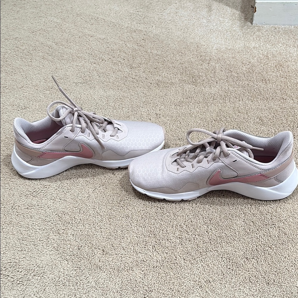 Nike Women's Pink Athletic Shoes
